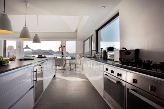 Moderna residencia con vista al mar Cocina
